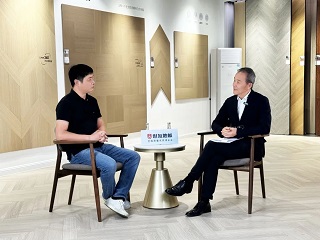 大咖品鑒 行業堅守|王石再次蒞臨世友地板總部，探尋2024世友新品背后奧秘
